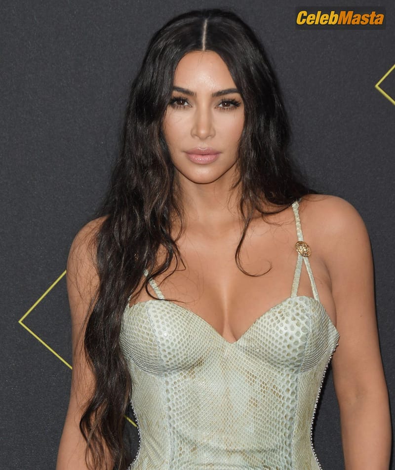 Kim Kardashian Sexy at the 2019 E! People’s Choice Awards held at the Barker Hangar in Santa Monica Photo Gallery photo 4