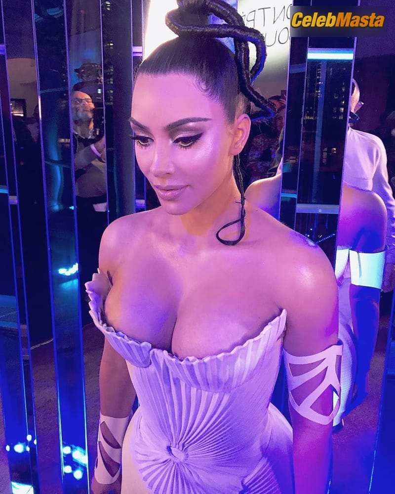 Kim Kardashian Sexy in hot social media photos (26.02.2019) photo 2