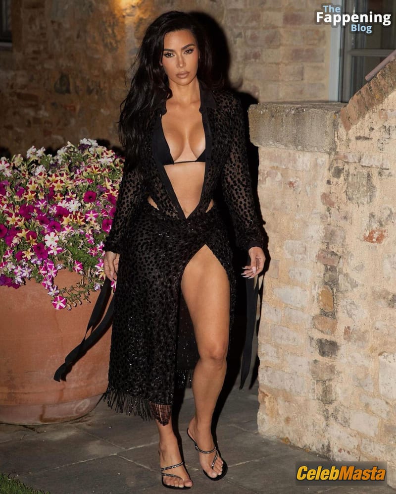 Kim Kardashian Stuns In Sexy Bikini Photoshoot At Miami Beach Event photo 3