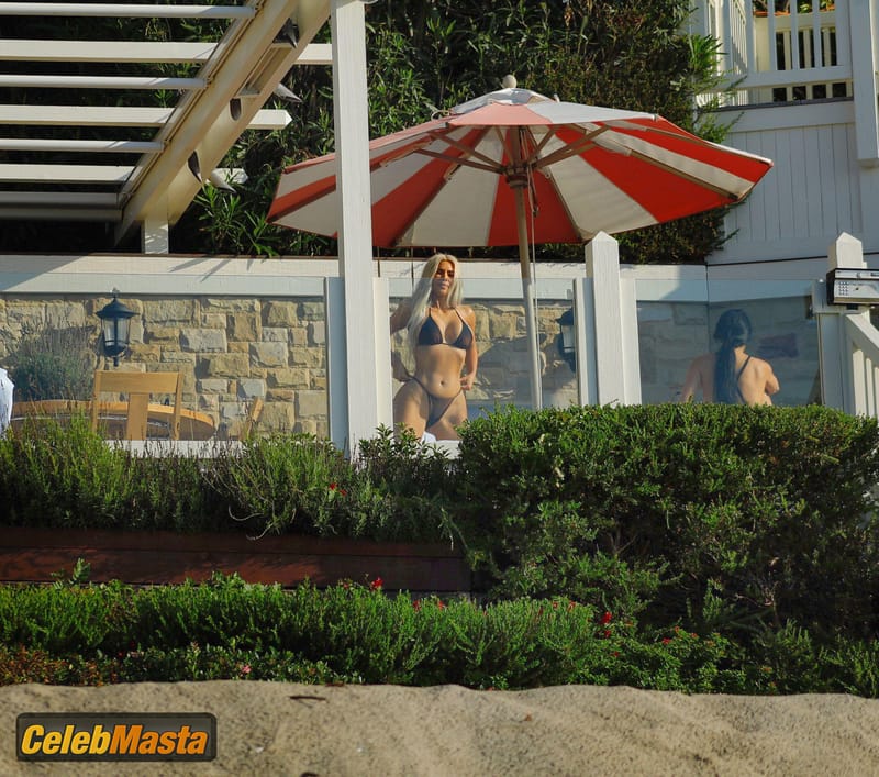 Kim Kardashian Sexy on the beach with friend Stephanie in Malibu Photo Gallery photo 3