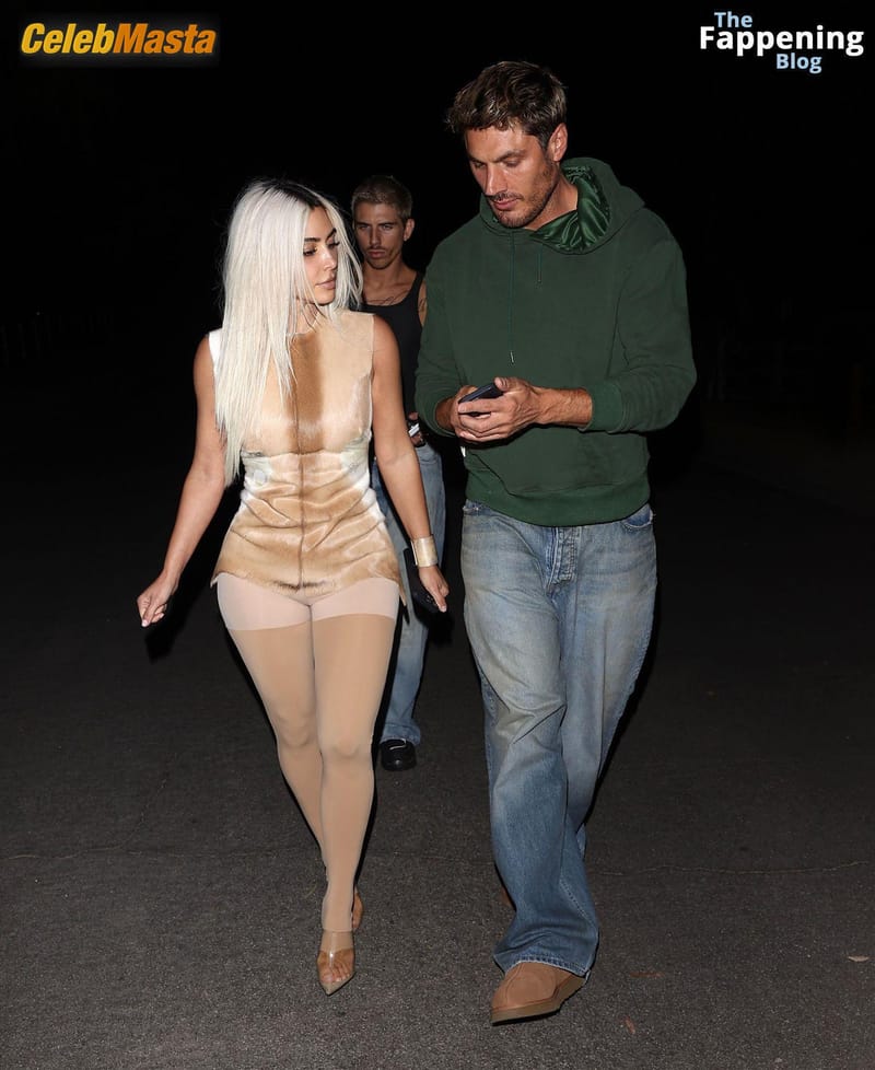 Kim Kardashian Stuns In Sexy Outfit At La Party Photo Gallery photo 1
