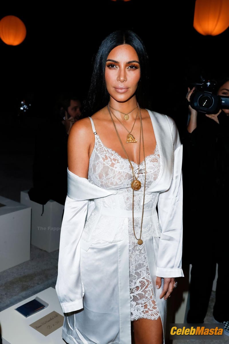 Kim Kardashian at the Givenchy show of the Paris Fashion Week Womenswear Spring/Summer 2017 Photo Gallery photo 3