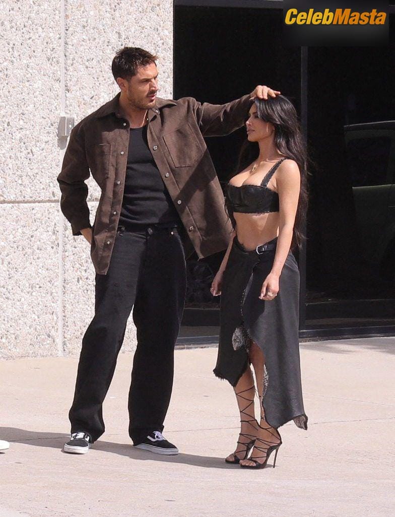 Kim Kardashian Sexy Spotted Showing Off Her Fabulous Curves in Calabasas Photo Gallery photo 1