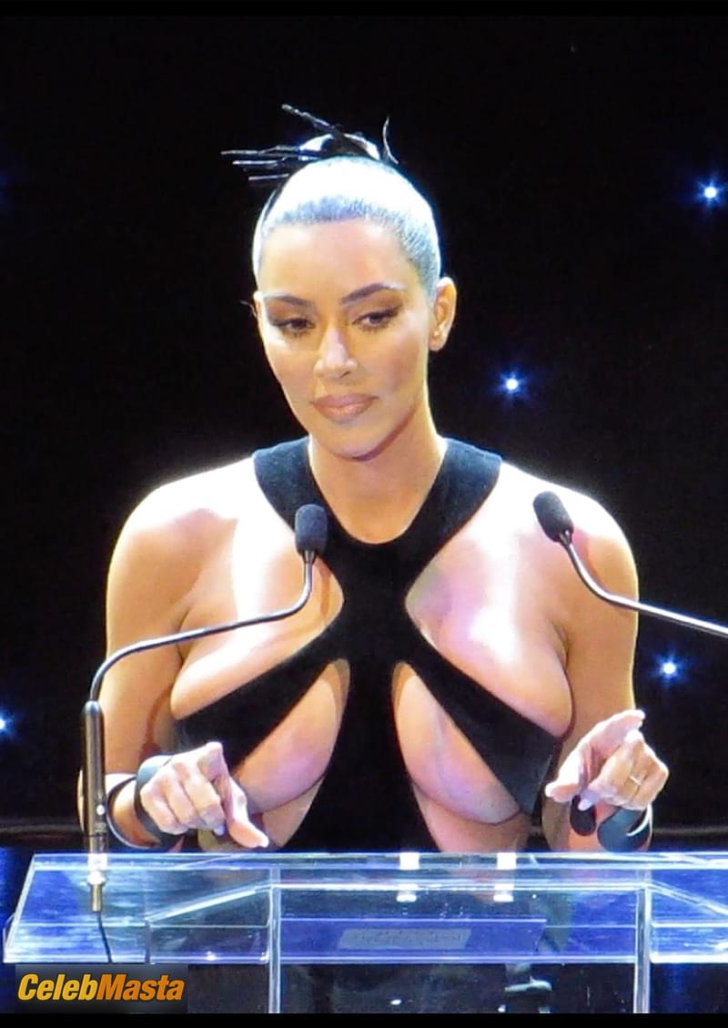 Kim Kardashian in a near breast exposing outfit at the Oscars of beauty and styling in Los Angeles Photo Gallery photo 2