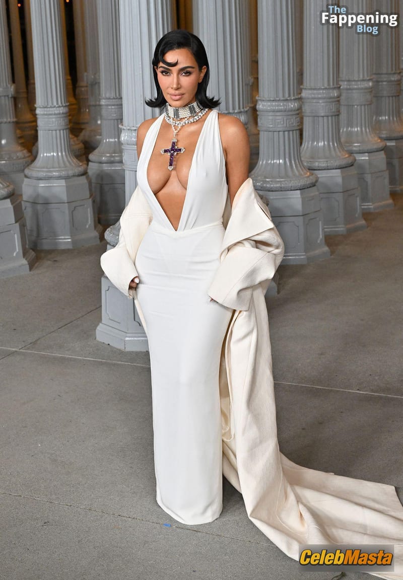 Kim Kardashian Sexy Shows Off Her Busty Cleavage And Figure At LACMA Art And Film Gala In Los Angeles Photo Gallery photo 4
