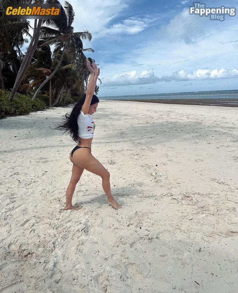 Kim Kardashian Sizzles In Sexy Beach Cartwheels Photo Gallery photo 4