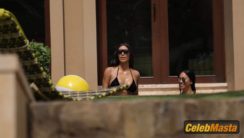 Kim Kardashian Sexy by the Pool in Costa Rica Photo Gallery photo 2