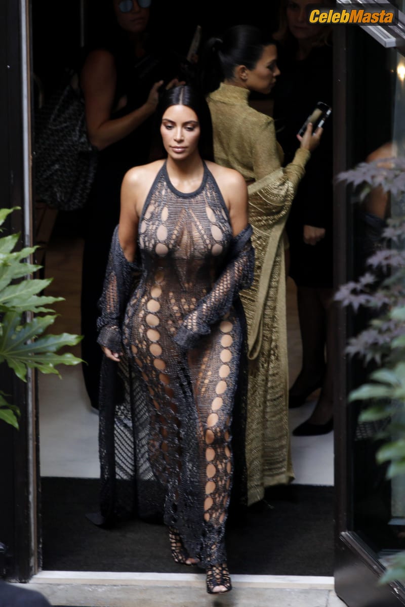 Kim Kardashian Sexy at the Paris Fashion Week Womenswear Spring/Summer 2017 Photo Gallery photo 3