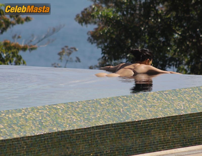 Kim Kardashian Sexy in Family Vacation in Costa Rica Photo Gallery photo 3