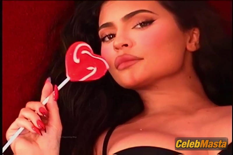 Kim Kardashian, Kylie Jenner And Kendall Sexy Posing In SKIMS Valentine’s Day Promo Collection photo 4