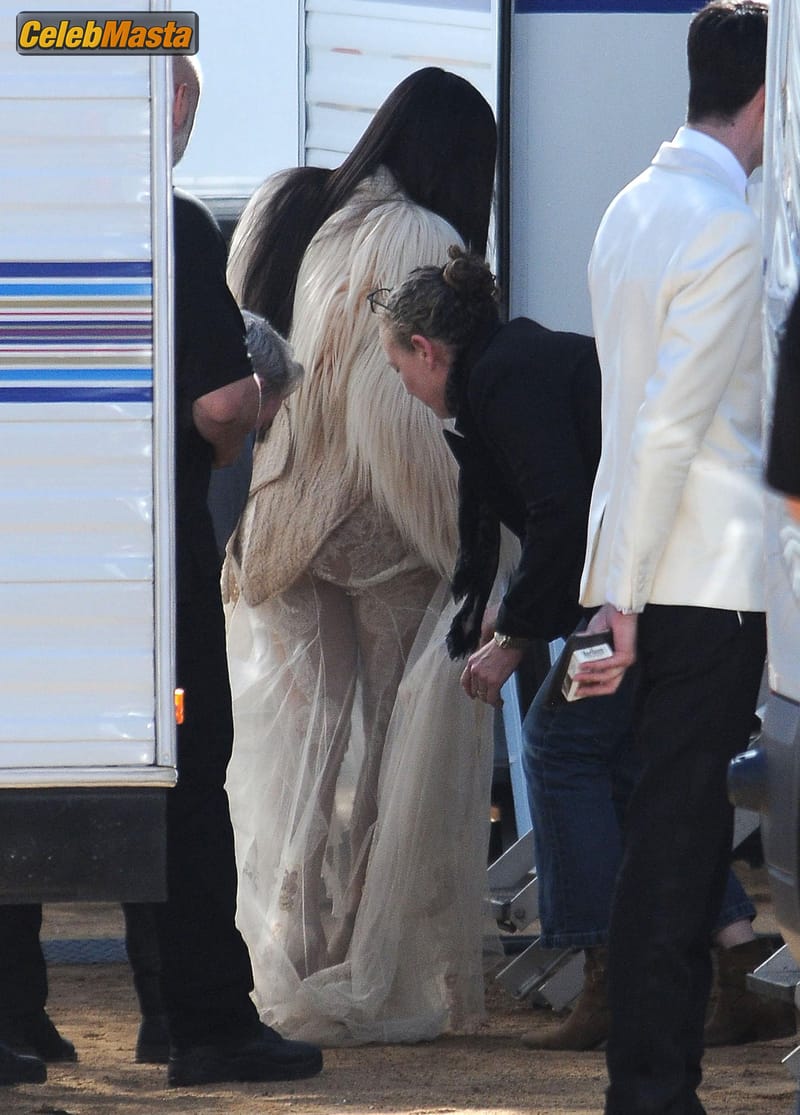 Kim Kardashian White Dress Without Panties On the Set of ‘Ocean’s Eight’ in Los Angeles Photo Gallery photo 2
