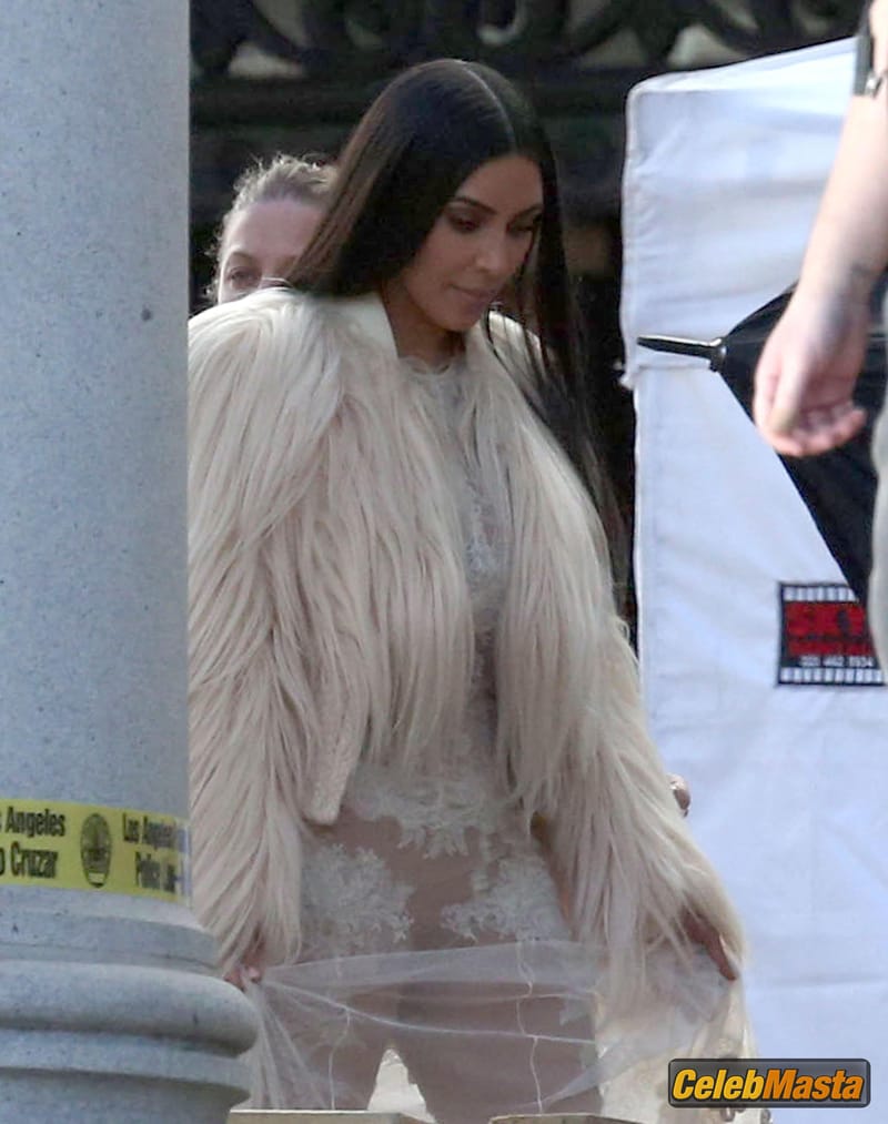 Kim Kardashian White Dress Without Panties On the Set of ‘Ocean’s Eight’ in Los Angeles Photo Gallery photo 4
