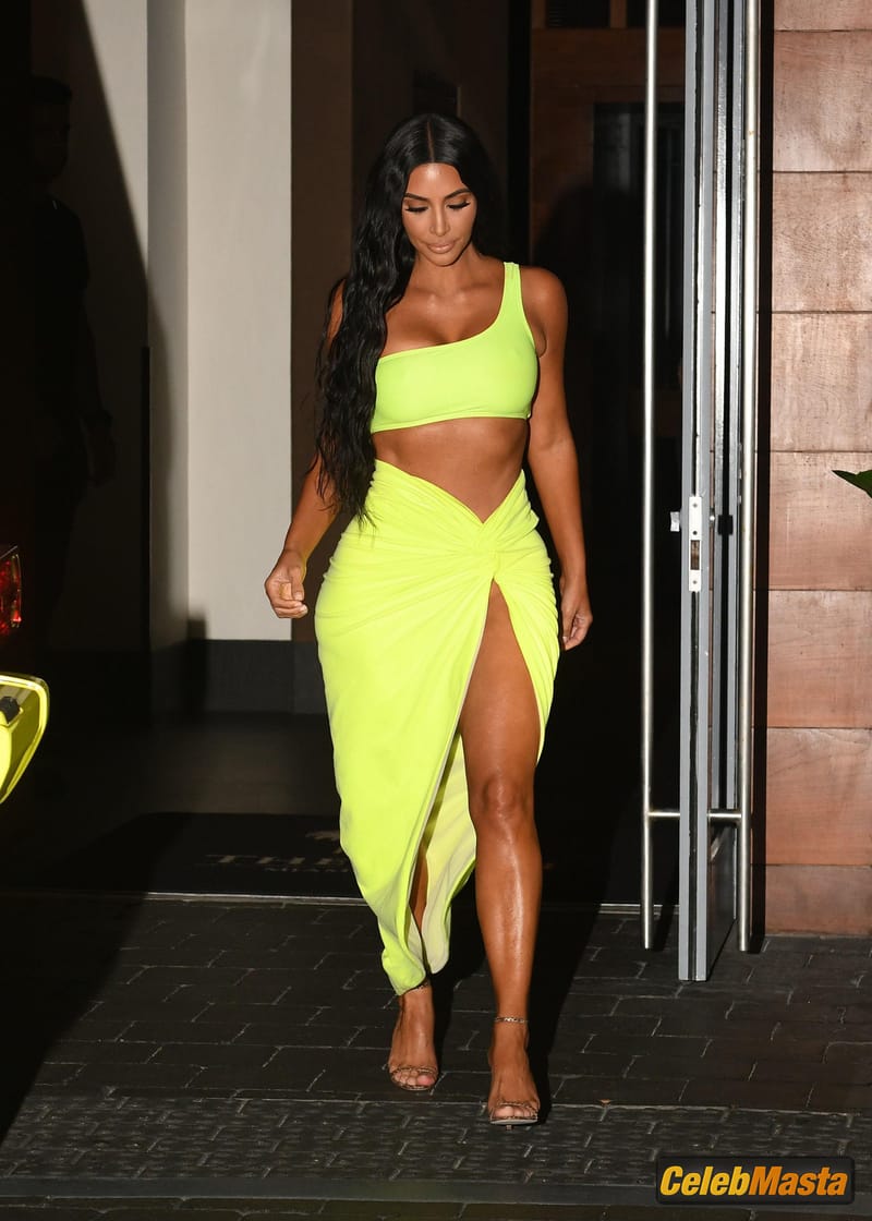 Kim Kardashian Sexy with pals Larsa Pippen and Jonathan Cheban in Miami Photo Gallery photo 2