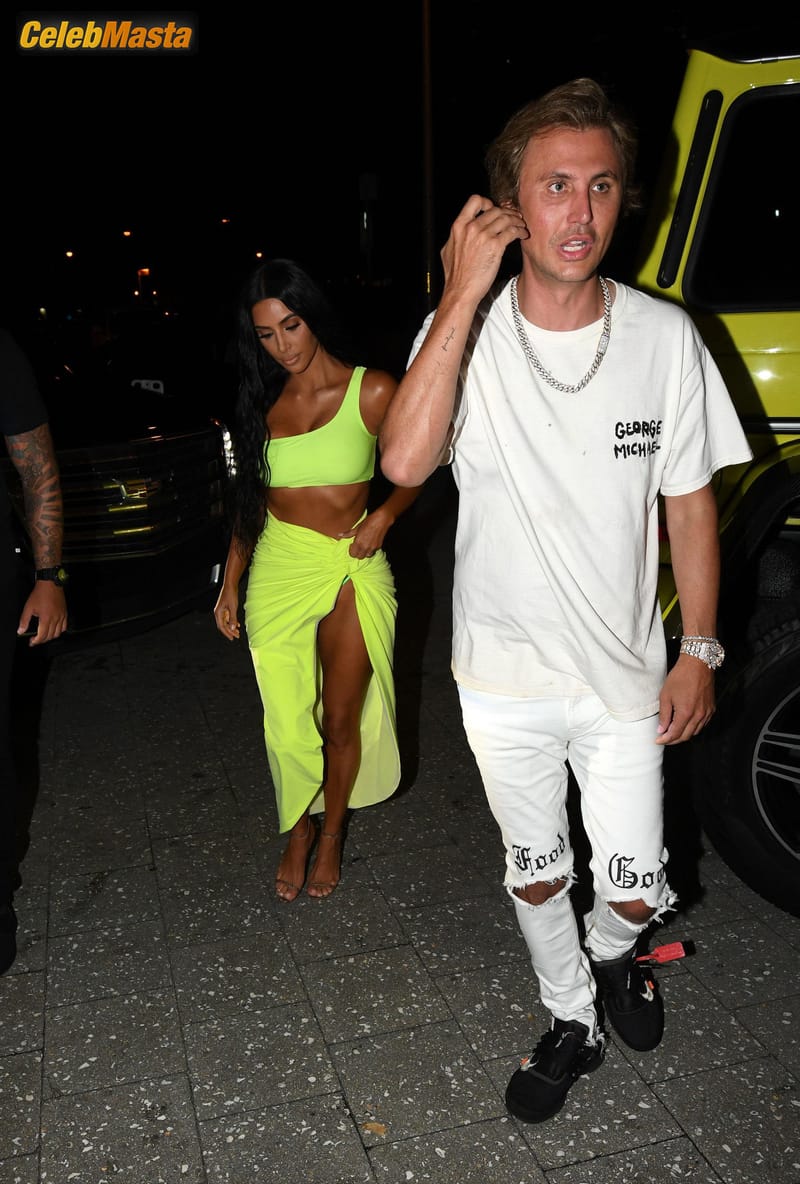 Kim Kardashian Sexy with pals Larsa Pippen and Jonathan Cheban in Miami Photo Gallery photo 3