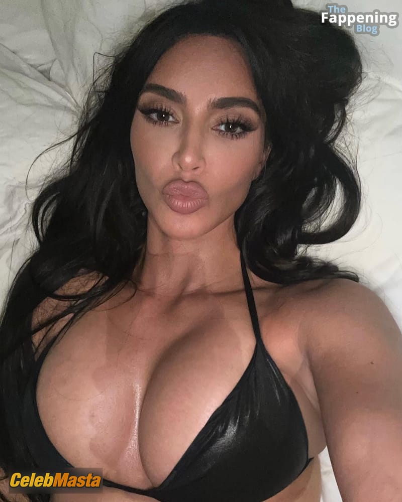 Kim Kardashian Sexy and Sultry Selfie Photos Showing Off Hot Boobs photo 1