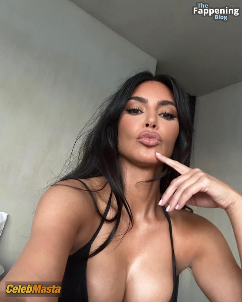 Kim Kardashian Sexy and Sultry Selfie Photos Showing Off Hot Boobs photo 2