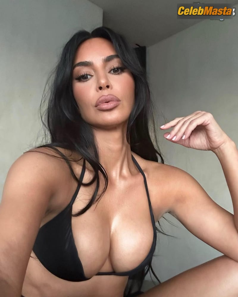Kim Kardashian Sexy and Sultry Selfie Photos Showing Off Hot Boobs photo 3