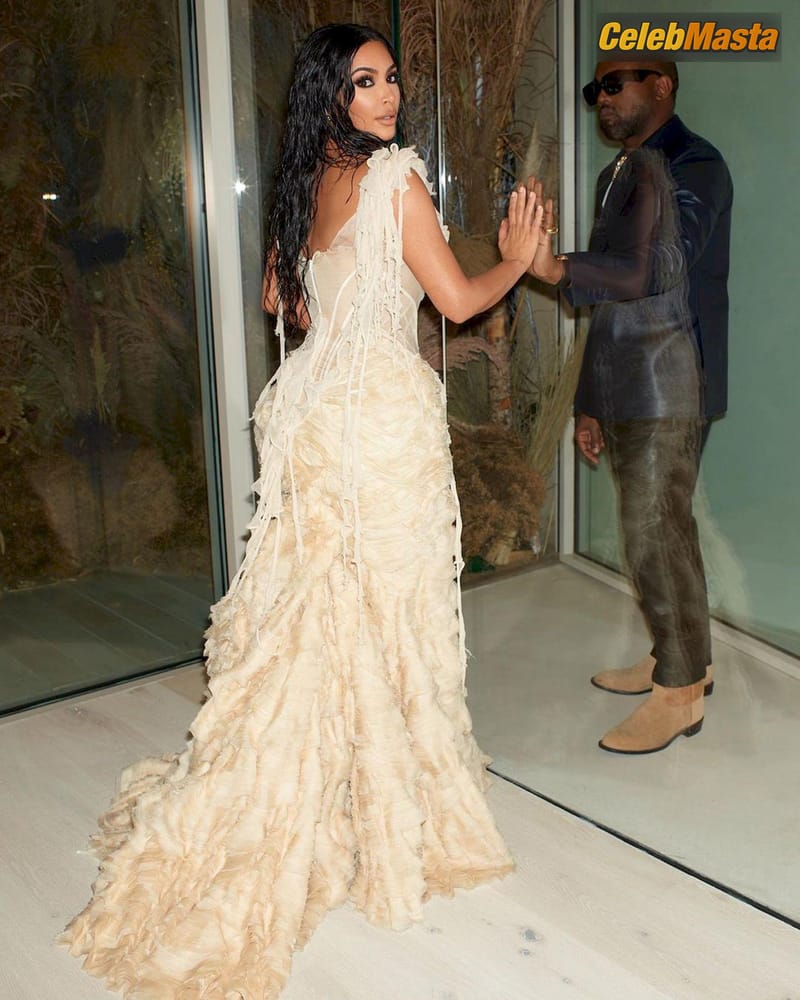 Kim Kardashian and Kanye West appeared at the 2020 Vanity Fair Oscar Party in Hollywood Photo Gallery photo 3