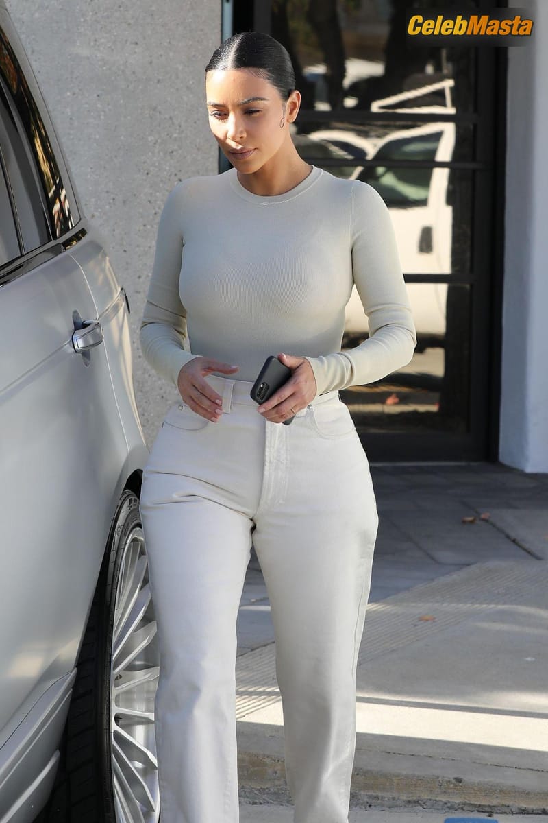 Kim Kardashian Sexy pays a visit to grandma Mary Jo Campbell in Los Angeles Photo Gallery photo 4