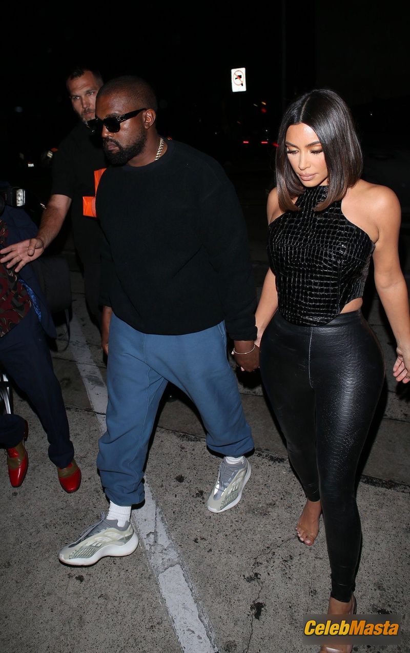 Kim Kardashian causes a paparazzi frenzy outside Craig’s in West Hollywood Photo Gallery photo 3