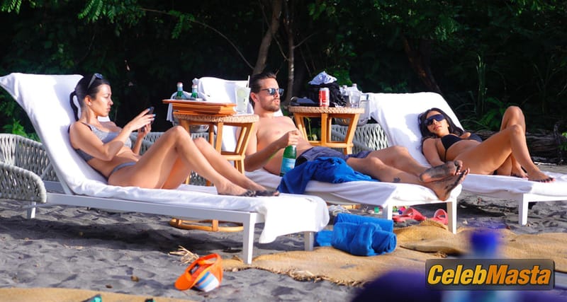 Kim Kardashian having fun on a tropical vacation with Scott in Costa Rica Photo Gallery photo 3