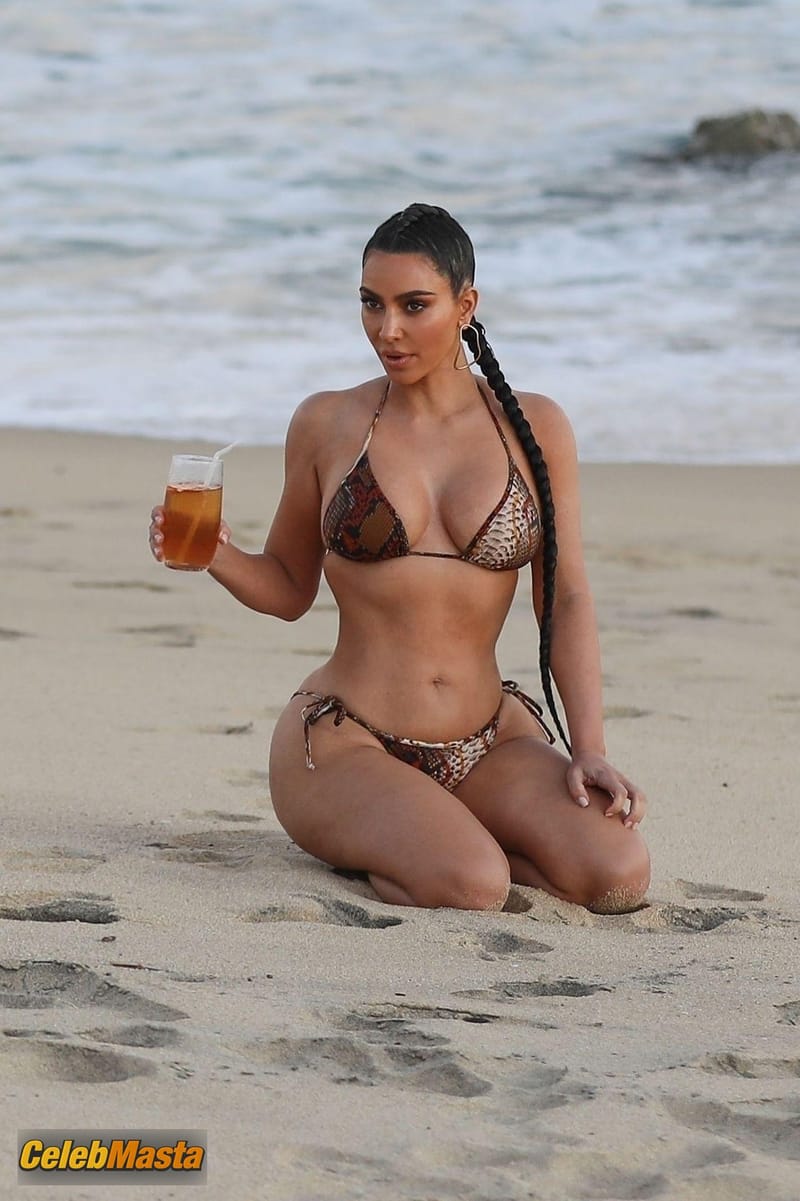 Kim Kardashian spotted in a bikini after filming KUWTK in Malibu Photo Gallery photo 3