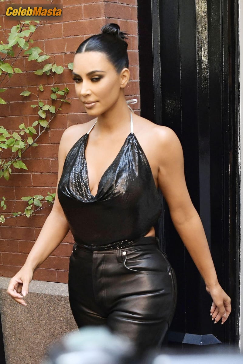 Kim Kardashian leaving the Mercer hotel dressed in leather to go to the Jimmy Fallon show in New York Photo Gallery photo 3