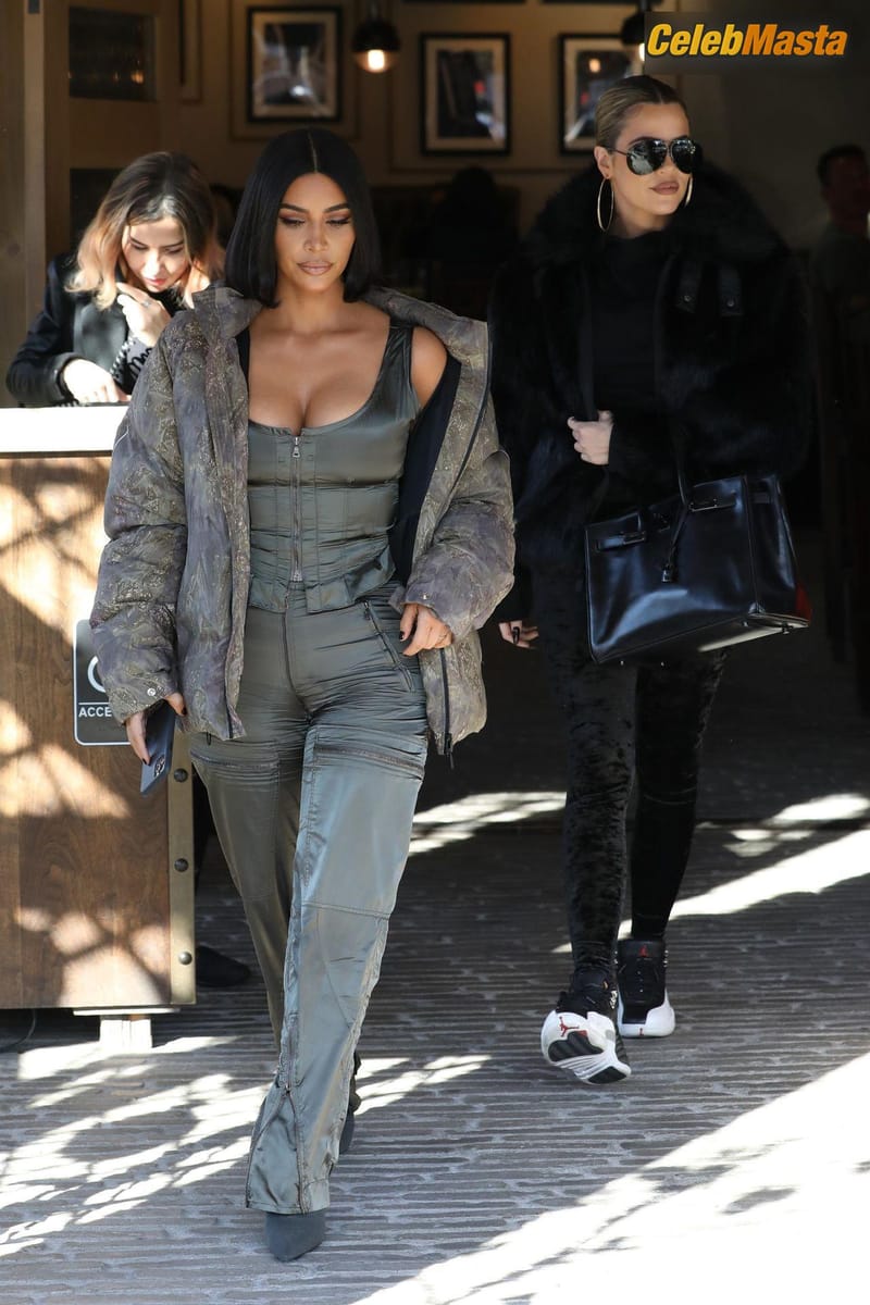 Kim Kardashian at the Grandville Restaurant in Studio City with a new shorter hairstyle Photo Gallery photo 1