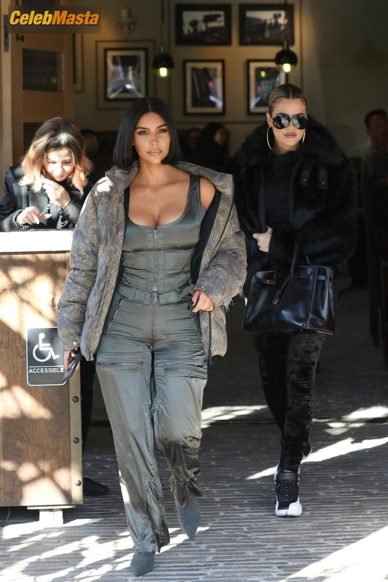 Kim Kardashian at the Grandville Restaurant in Studio City with a new shorter hairstyle Photo Gallery photo 2
