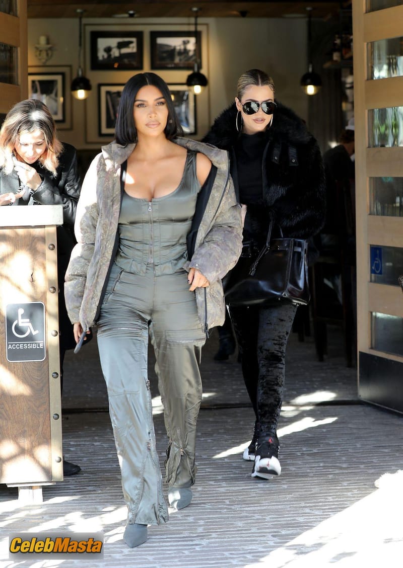 Kim Kardashian at the Grandville Restaurant in Studio City with a new shorter hairstyle Photo Gallery photo 3