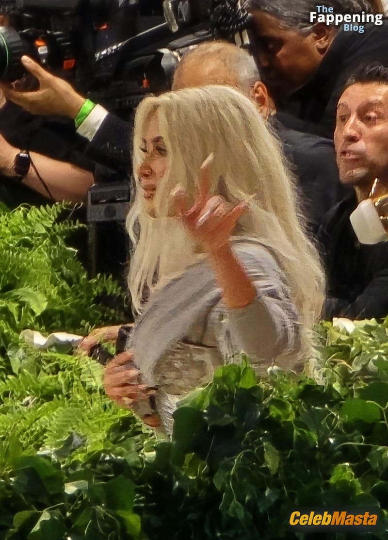 Kim Kardashian Stuns With Sexy Display At The Met Gala In Nyc Photo Gallery photo 3