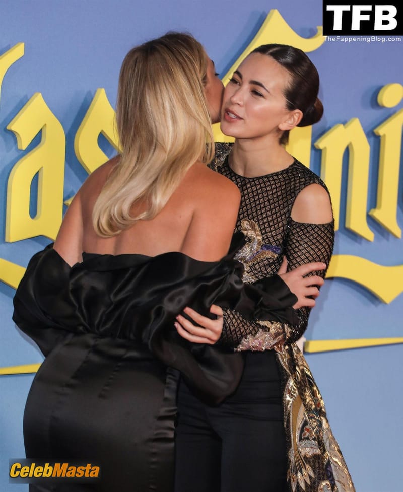 Madelyn Cline Sexy Seen Flaunting Her Hot Figure On The Red Carpet At The Glass Onion Premiere In London Photo Gallery photo 3