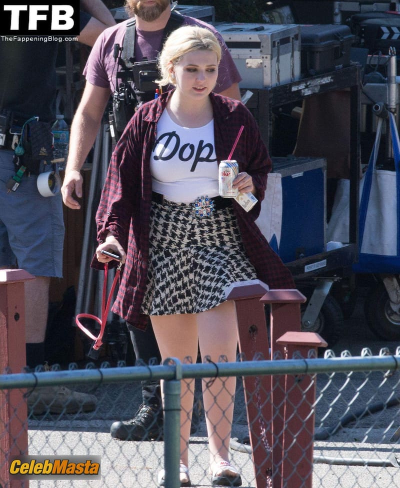 Abigail Breslin Sexy And Hot in Various Photos Collection photo 1