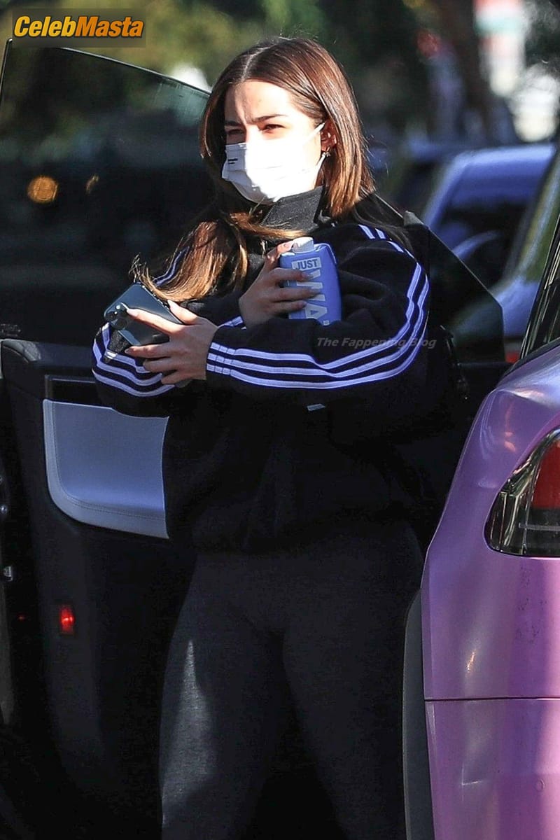 Addison Rae Seen Wearing Hot Tight Leggings In Los Angeles Photo Gallery photo 1
