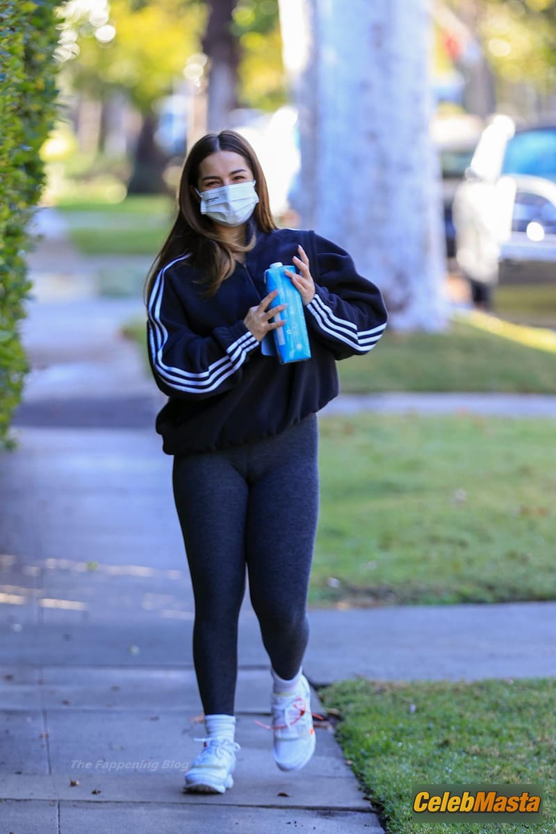 Addison Rae Seen Wearing Hot Tight Leggings In Los Angeles Photo Gallery photo 4