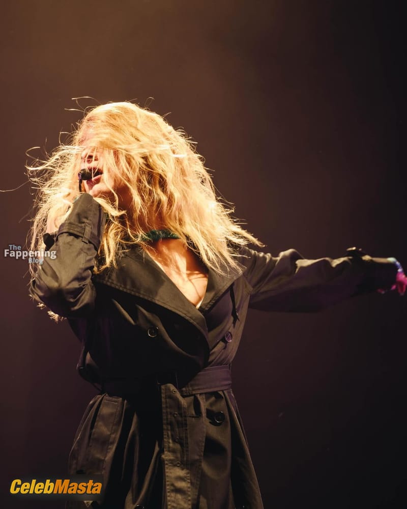 Addison Rae Sexy And Hot Performance At Beyond The Valley Festival In Australia Photo Gallery photo 2