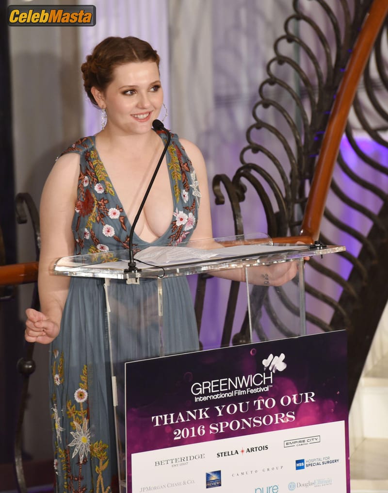 Abigail Breslin Cleavage at the 2016 Greenwich international Film Festival in Greenwich Photo Gallery photo 2