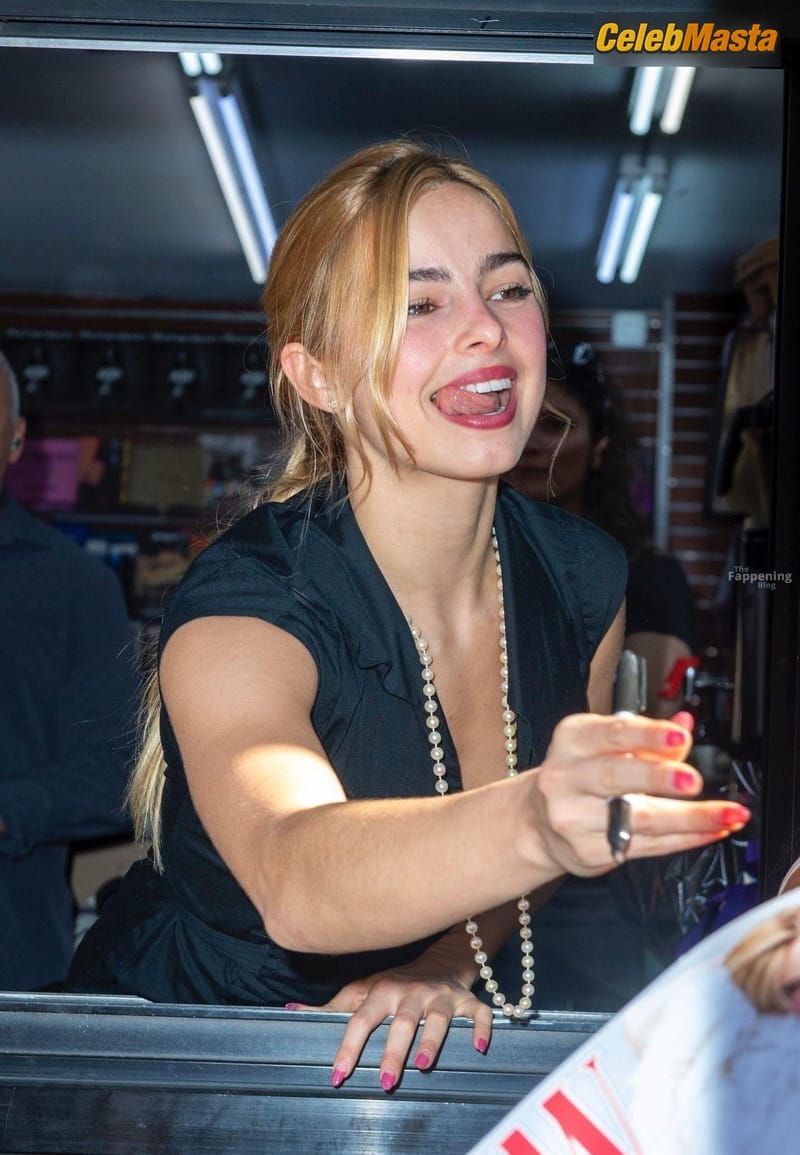Addison Rae Sexy Flaunts Her Hot Legs At Her NYC Magazine Signing Photo Gallery photo 1