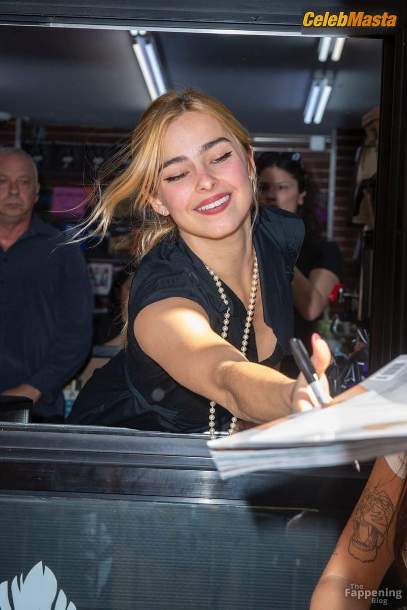 Addison Rae Sexy Flaunts Her Hot Legs At Her NYC Magazine Signing Photo Gallery photo 4