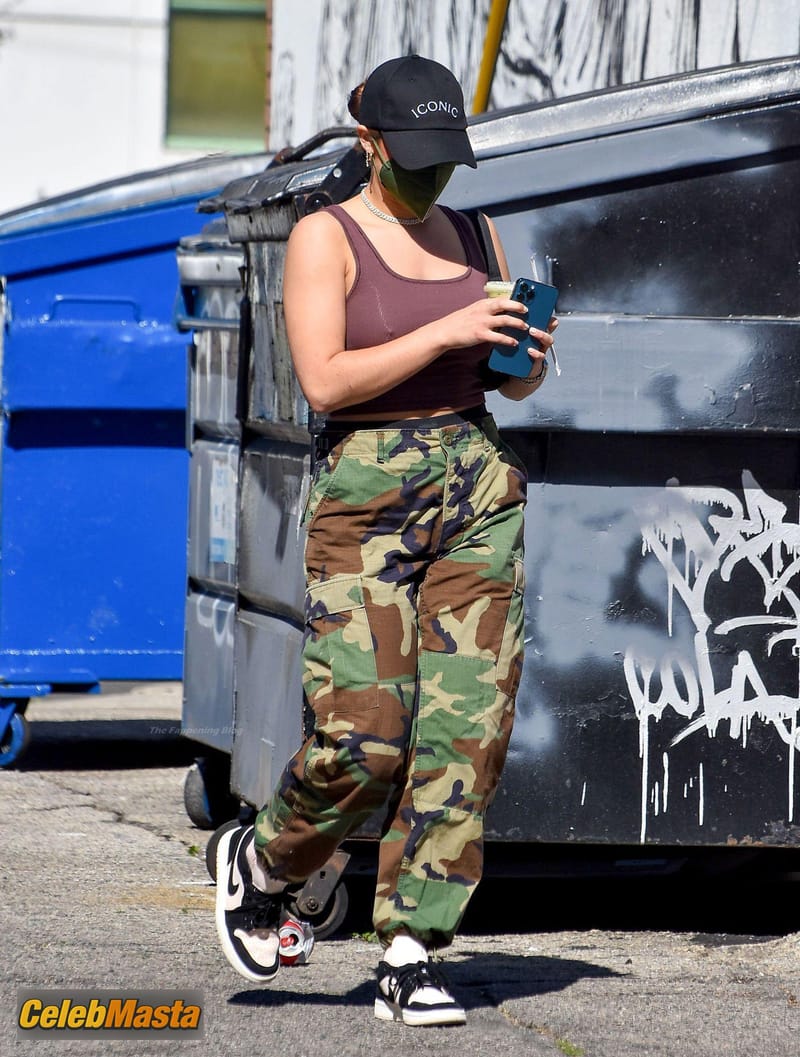 Addison Rae Sexy Seen Braless Grabbing A Juice On Her Way To Studio In Burbank Photo Gallery photo 1