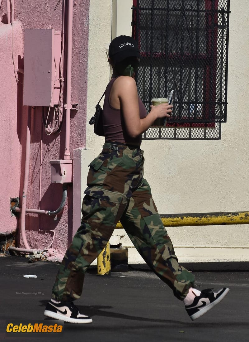 Addison Rae Sexy Seen Braless Grabbing A Juice On Her Way To Studio In Burbank Photo Gallery photo 4