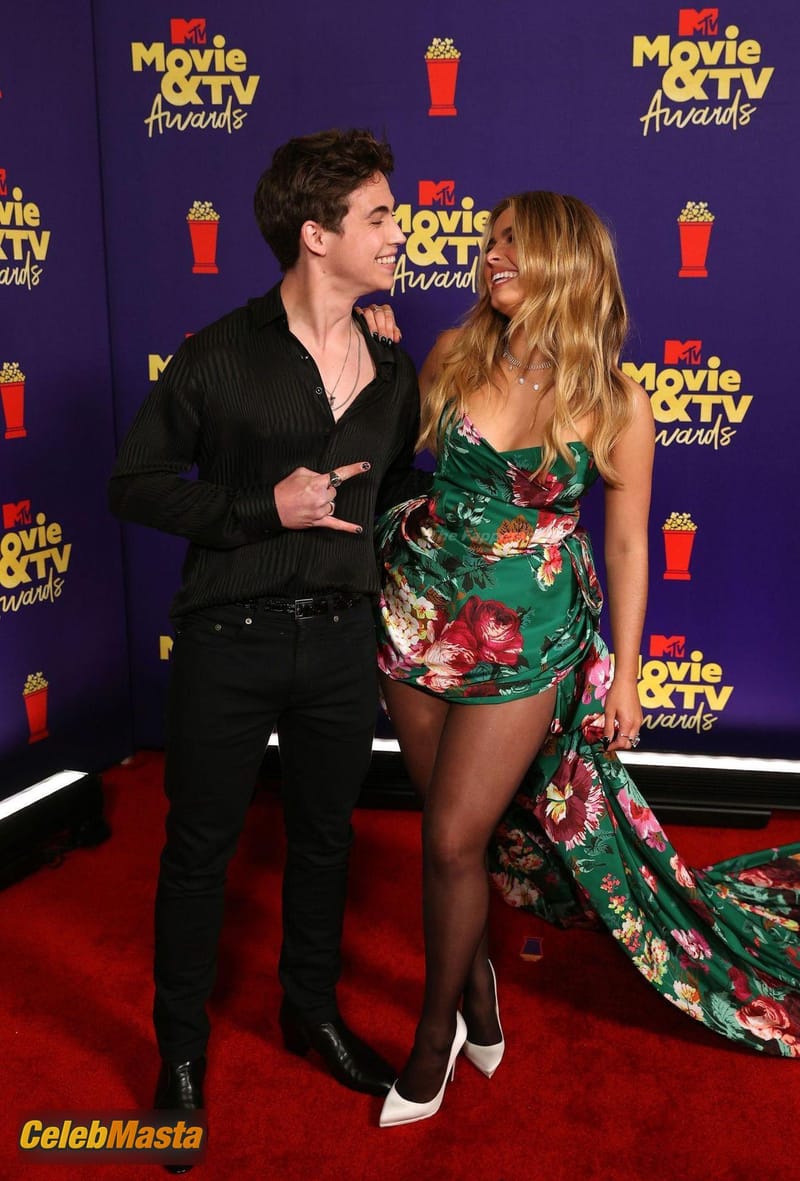 Addison Rae Sexy Flaunts Her Tits at the 2021 MTV Movie And TV Awards In Los Angeles Photo Gallery photo 3