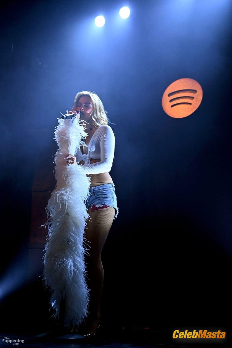 Addison Rae Sexy Shows Off Her Banging Body During Her Performance At The Spotify Event In NYC Photo Gallery photo 2