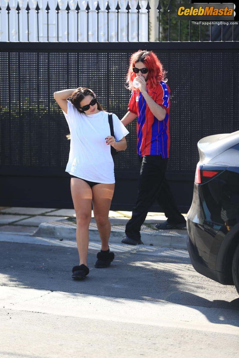 Addison Rae Sexy Seen Flaunting Her Hot Legs Alongside Omer Fedi At Pilates in Los Angeles Photo Gallery photo 2