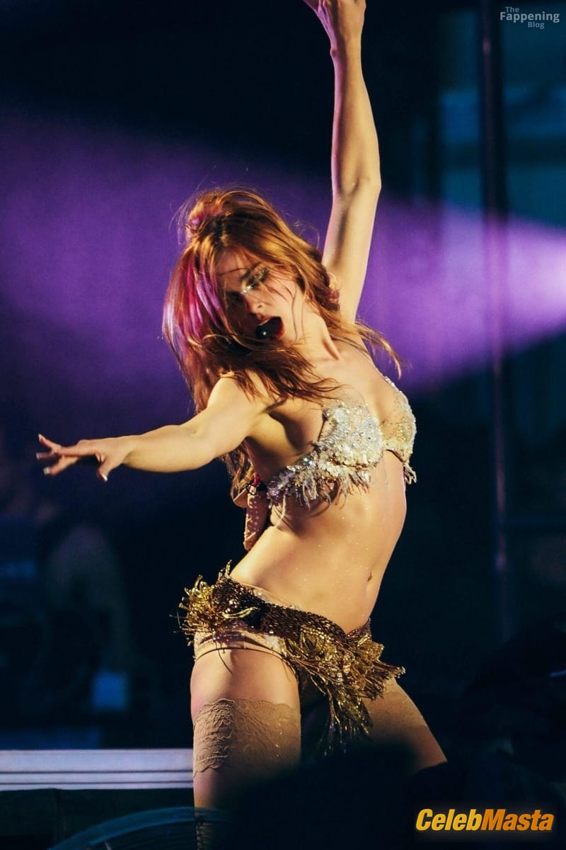 Addison Rae Sexy Shows Off Her Hot Body While Performing At The Lollapalooza Music Festival In Brazil Photo Gallery photo 2