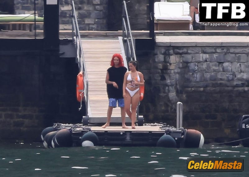 Addison Rae Sexy Seen Showcasing Her Hot Bikini Body Alongside Omer Fedi At Sereno Resort Photo Gallery photo 2