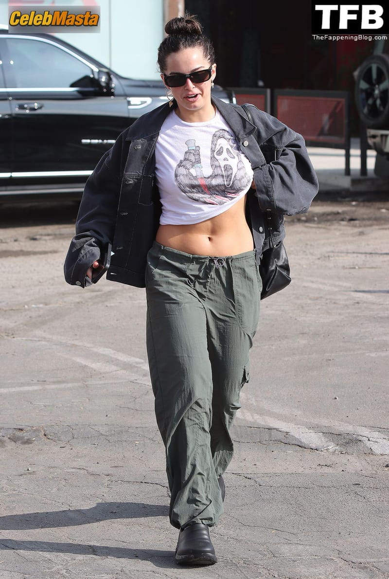 Addison Rae Sexy Seen Showing Off Her Toned Abs In West Hollywood Photo Gallery photo 4