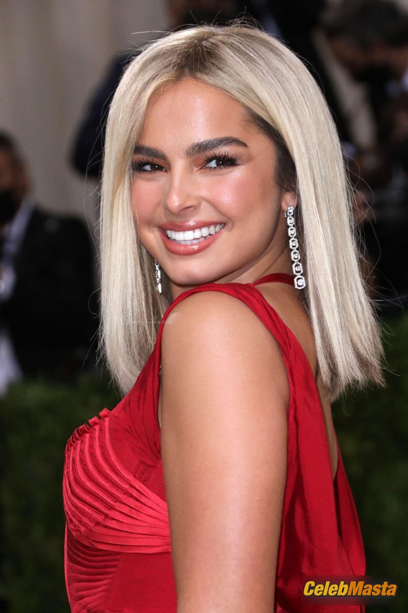 Addison Rae Sexy Shows Off Her Hot Figure at the 2021 Met Gala in NYC Photo Gallery photo 1