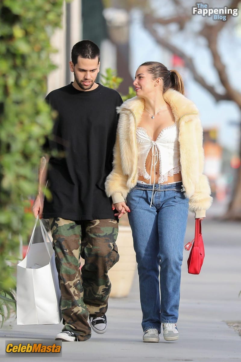 Addison Rae Sexy Flaunts Her Hot Tits in Los Angeles Photo Gallery photo 4