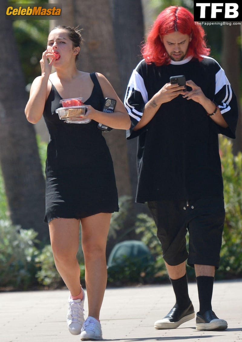 Addison Rae Sexy Seen Flaunting Her Hot Legs Wearing A Tight Skirt In Los Angeles Photo Gallery photo 2
